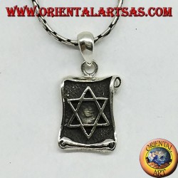 Pendentif Etoile de David incrusté sur un parchemin d'argent