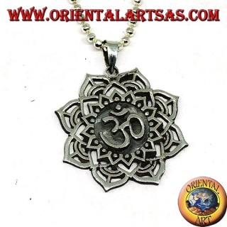 Ciondolo in argento con Auṃ or Oṃ sillaba sacra sul o Fiore di loto