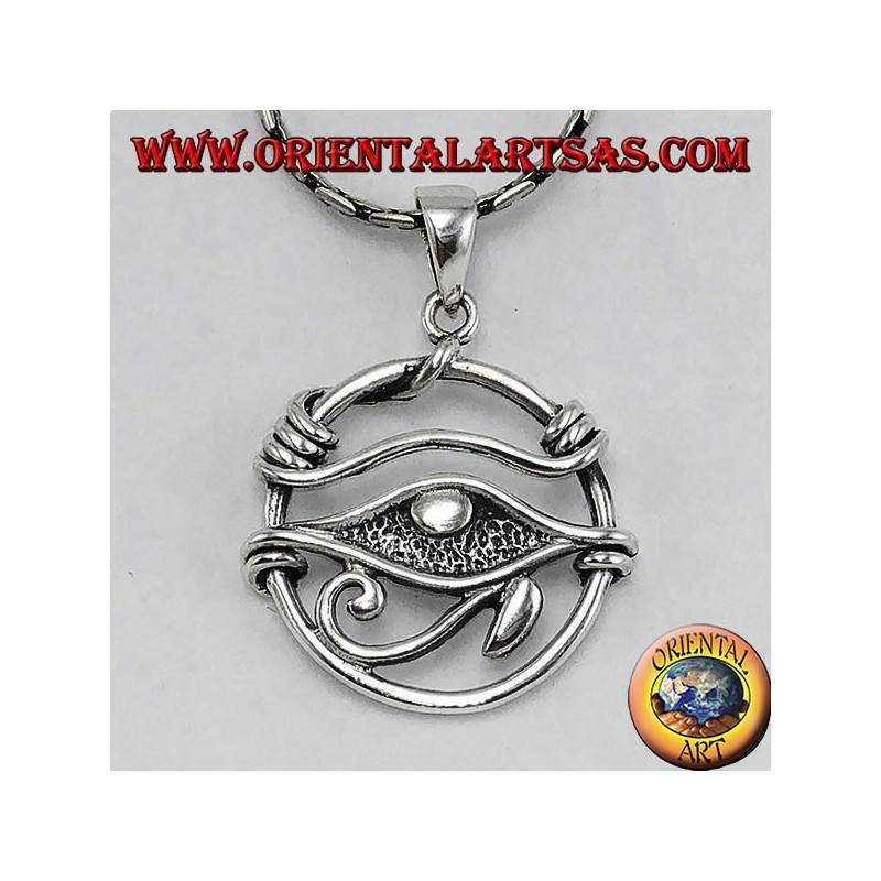 Colgante de plata, ojo de Horus en el círculo.