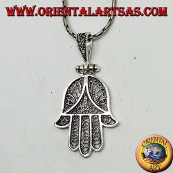 Pendentif dans les mains de Fatima ou Miriam Hamsa en filigrane