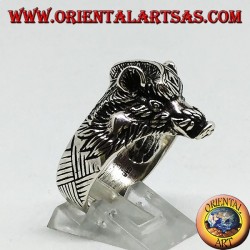 Bague en argent avec une tête de sanglier