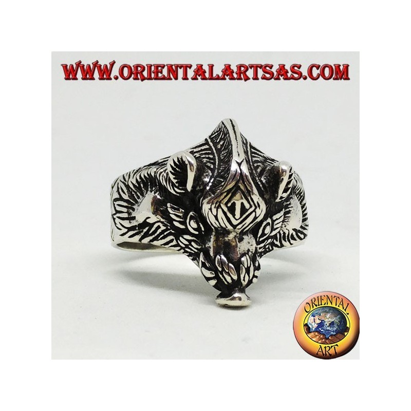 Bague en argent avec une tête de sanglier