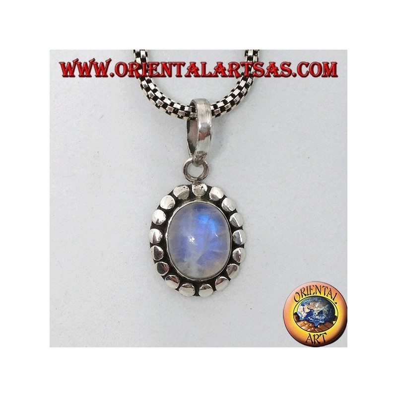 Colgante de plata con labradorita blanca con fluorescencia azul.