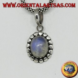 Colgante de plata con labradorita blanca con fluorescencia azul.