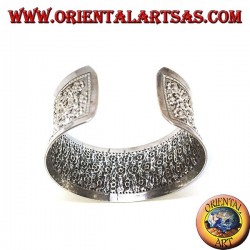 Large bracelet en argent, ciselé à la main avec de petites fleurs (concave)