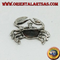 Broche de plata con marcasitas en forma de cangrejo.