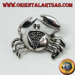 Broche de plata con marcasitas en forma de cangrejo.