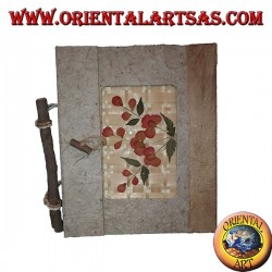 Photo album in tree bark and flower petals with clasp, 20 cm