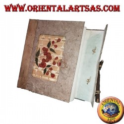 Photo album in tree bark and flower petals with clasp, 20 cm