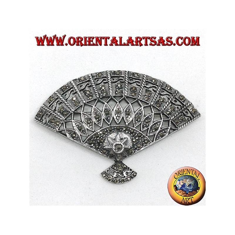 Silberbrosche mit fächerförmigen Markassiten