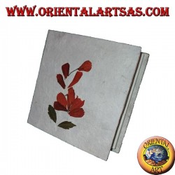 Cuaderno en papel de arroz y pétalos de flores, 10x10 cm.
