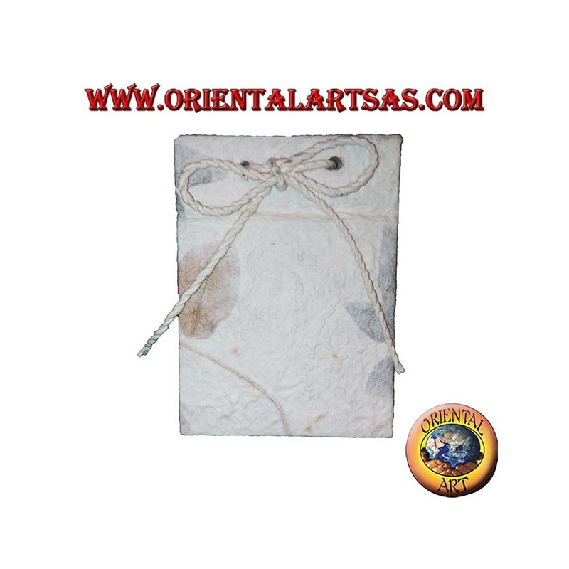 Cuaderno en papel de arroz y pétalos de flores con apertura vertical, 10 cm.