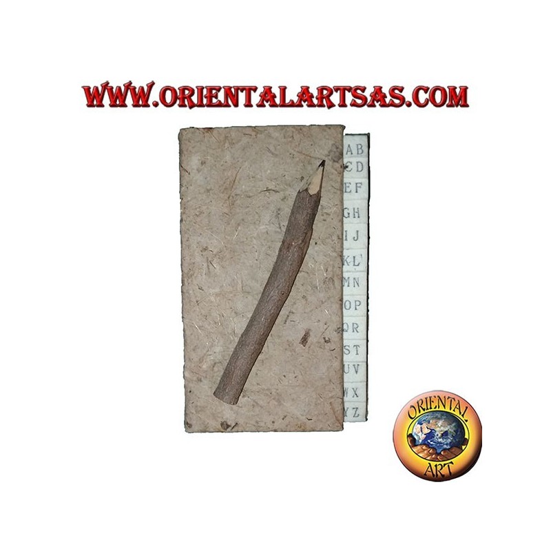 Telefonbuch in Baumrinde mit Bleistift im Kofferraum, 11 cm