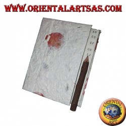 Telefonbuch in Reispapier und Blütenblätter mit Bleistift im Kofferraum, 14 cm