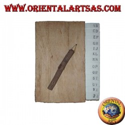 Annuaire téléphonique en écorce d'arbre et grandes lettres avec un crayon, 14 cm