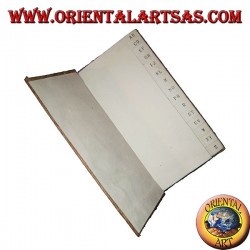 Annuaire téléphonique en écorce d'arbre et grandes lettres avec un crayon, 21 cm