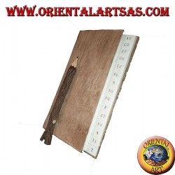 Agenda telefónica en corteza de árbol y letras grandes con lápiz, 21 cm.
