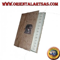 Telefonbuch in Baumrinde und Gedenktafel mit Elefant und Baum, 14 cm