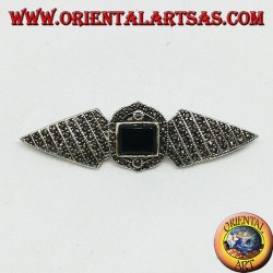 Broche de plata con marcasitas y ónix rectangular.