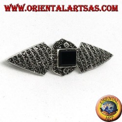 Broche de plata con marcasitas y ónix rectangular.