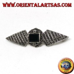 Broche de plata con marcasitas y ónix rectangular.