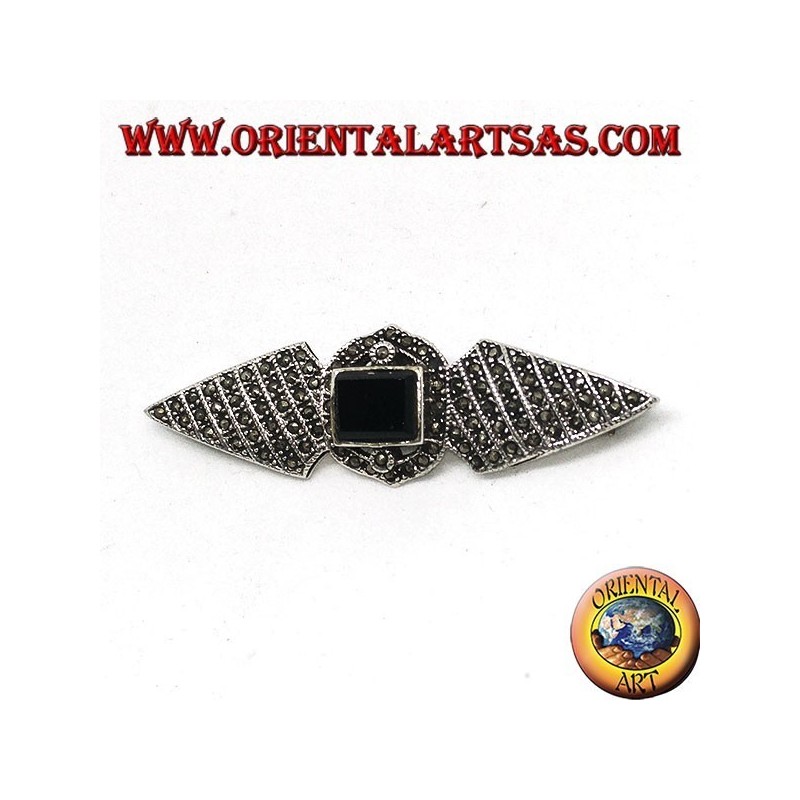 Broche de plata con marcasitas y ónix rectangular.