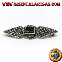 Broche de plata con marcasitas y ónix rectangular.