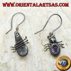 Pendientes de plata con amatista ovalada en forma de mariquita.