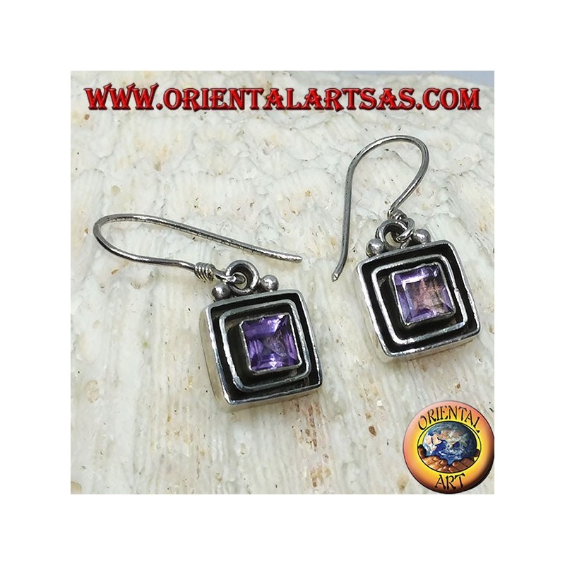 Silberohrringe mit quadratischem Amethyst zwischen Silberquadraten