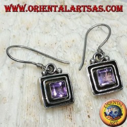 Silberohrringe mit quadratischem Amethyst zwischen Silberquadraten