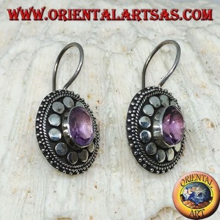 Silberohrringe mit ovalem Amethyst mit blumenförmiger Verarbeitung