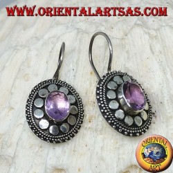 Silberohrringe mit ovalem Amethyst mit blumenförmiger Verarbeitung