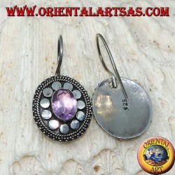 Silberohrringe mit ovalem Amethyst mit blumenförmiger Verarbeitung