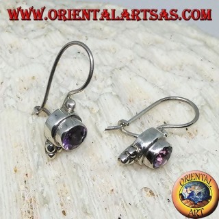 Pendientes de plata con amatista redonda con trío de bolas de plata.