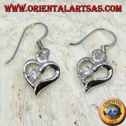 Boucles d'oreilles en argent en forme de coeur avec Zircon sur un lobe