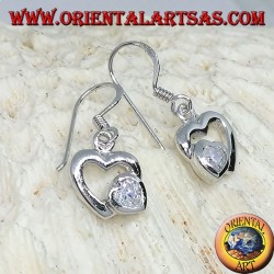 Boucles d'oreilles en argent avec un coeur en zircon au coeur d'argent