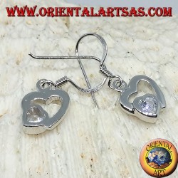 Pendientes de plata con un corazón en Zircon en el corazón de plata.
