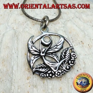 Ciondolo in argento, fata volante sul fiore nel cerchio