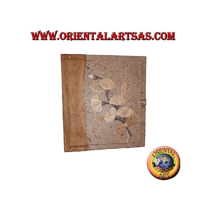 Álbum de fotos en corteza de árbol con estampado floral, 27 cm.