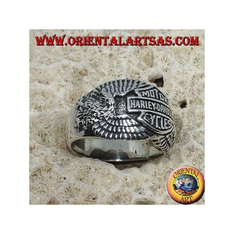 Bague en argent avec le logo Harley Davidson parmi les aigles