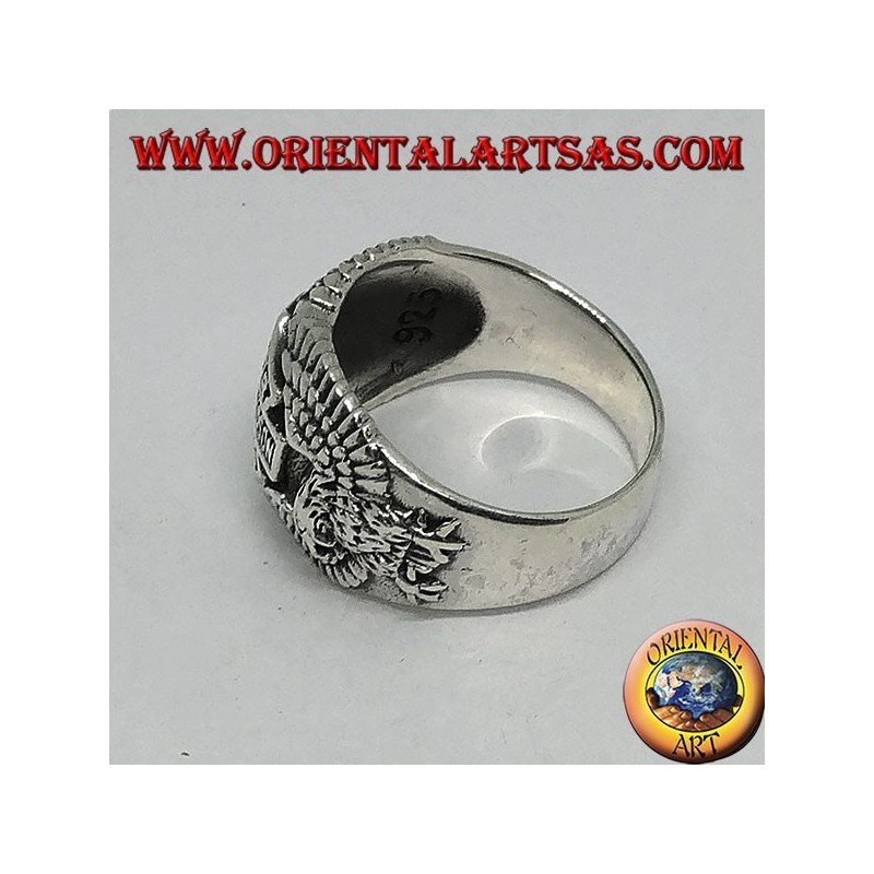 Anillo de plata con el logo de Harley Davidson entre las águilas.