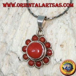 Colgante de plata con forma de flor de corales naturales.