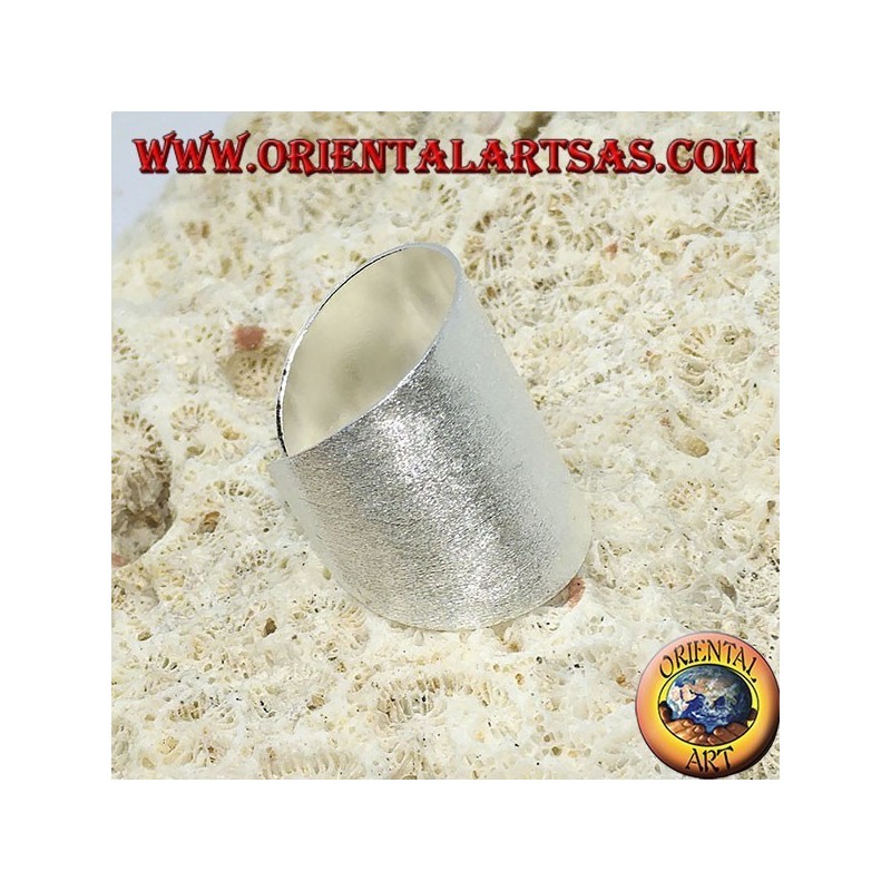 Anello in argento a fascia larga satinata
