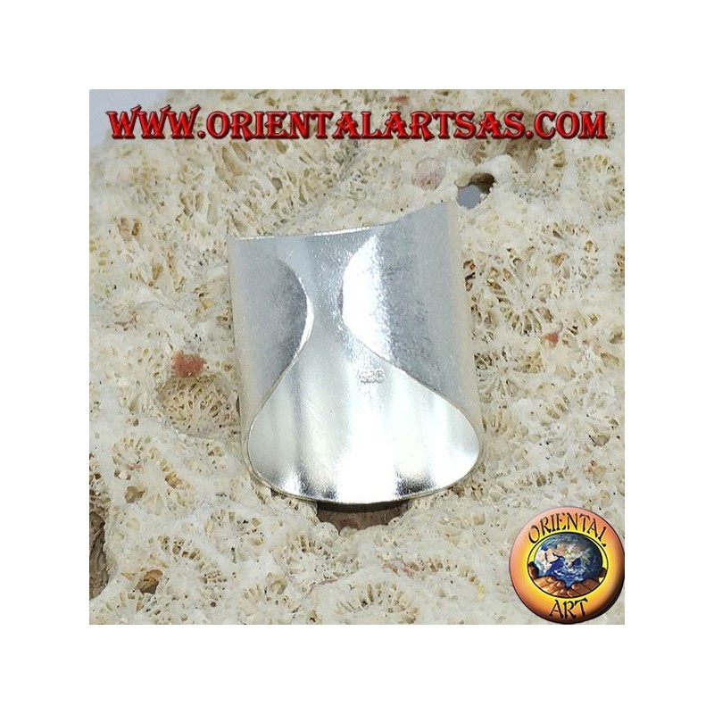 Bague en argent avec une large bande de satin