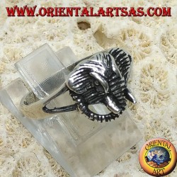 Bague en argent avec pachyderme à tête d'éléphant
