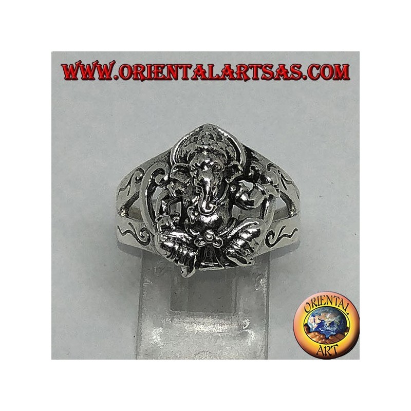 Anillo de plata con Ganesh sentado con seis decoraciones de anillo laterales