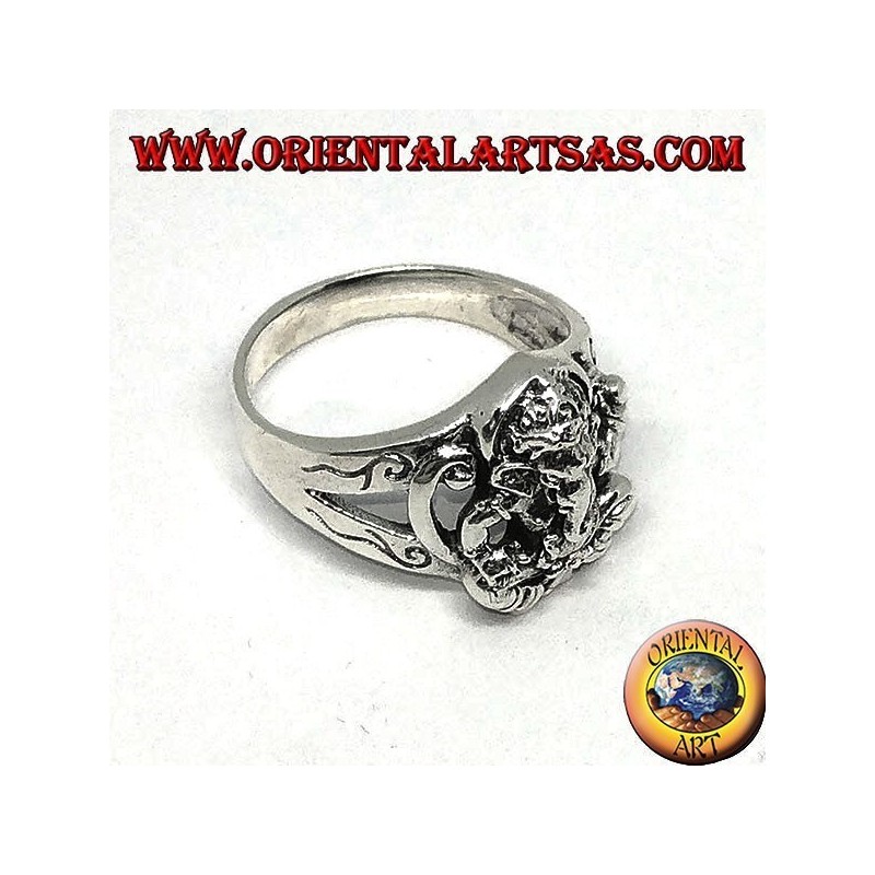 Anillo de plata con Ganesh sentado con seis decoraciones de anillo laterales