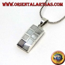 Pendentif en argent rectangulaire avec huit carrés de nacre alternés