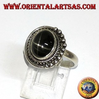 Bague en argent avec étoile noire, sertie ovale