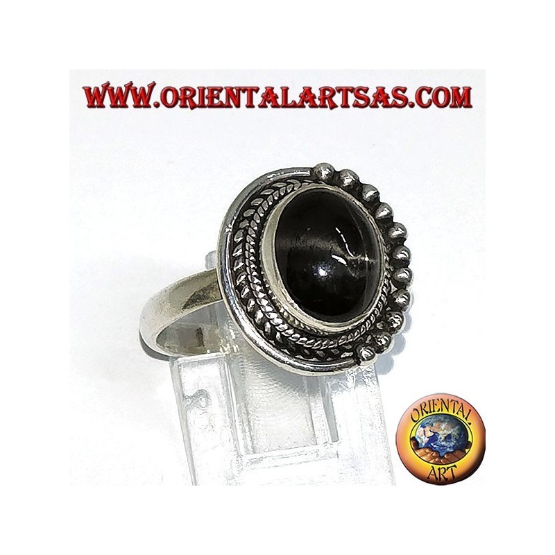 Bague en argent avec étoile noire, sertie ovale